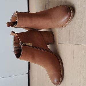 Blondo Waterproof Heeled Boots Brown Size 6